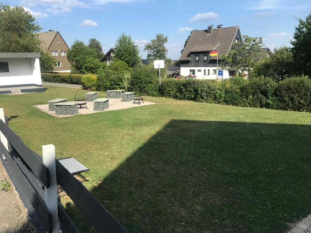 Haus Astenblick In Winterberg Fuer Bis Zu 35 Personen Fuer Wanderveranstaltungen Und Familienfeiern Exterior foto