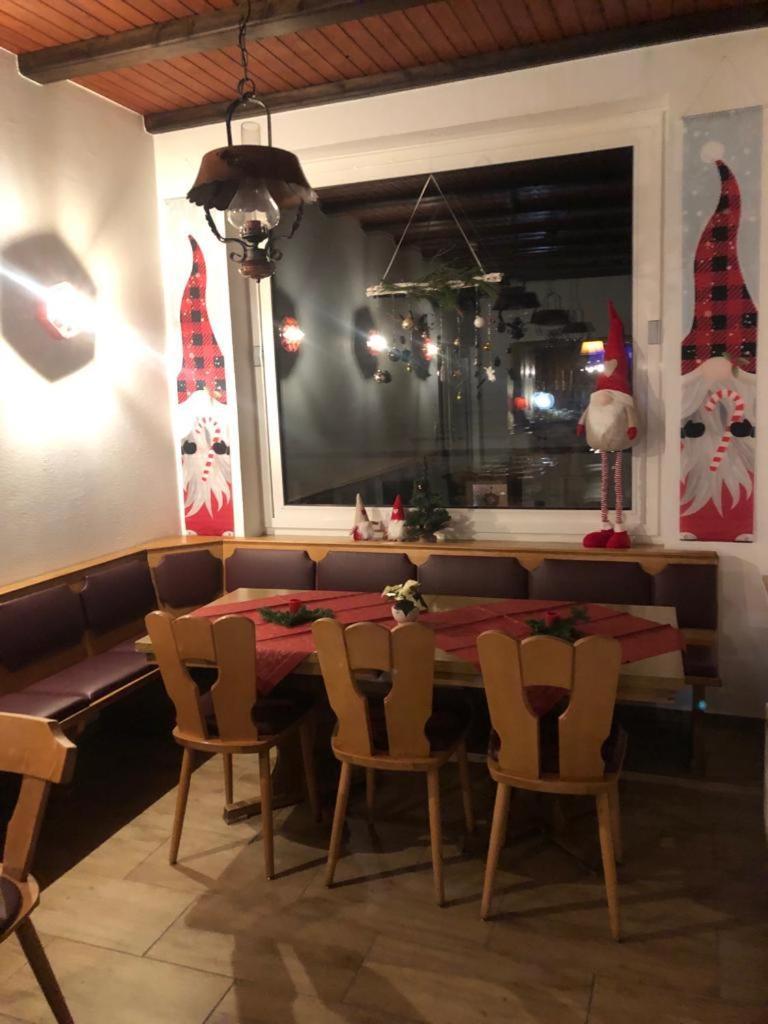 Haus Astenblick In Winterberg Fuer Bis Zu 35 Personen Fuer Wanderveranstaltungen Und Familienfeiern Exterior foto