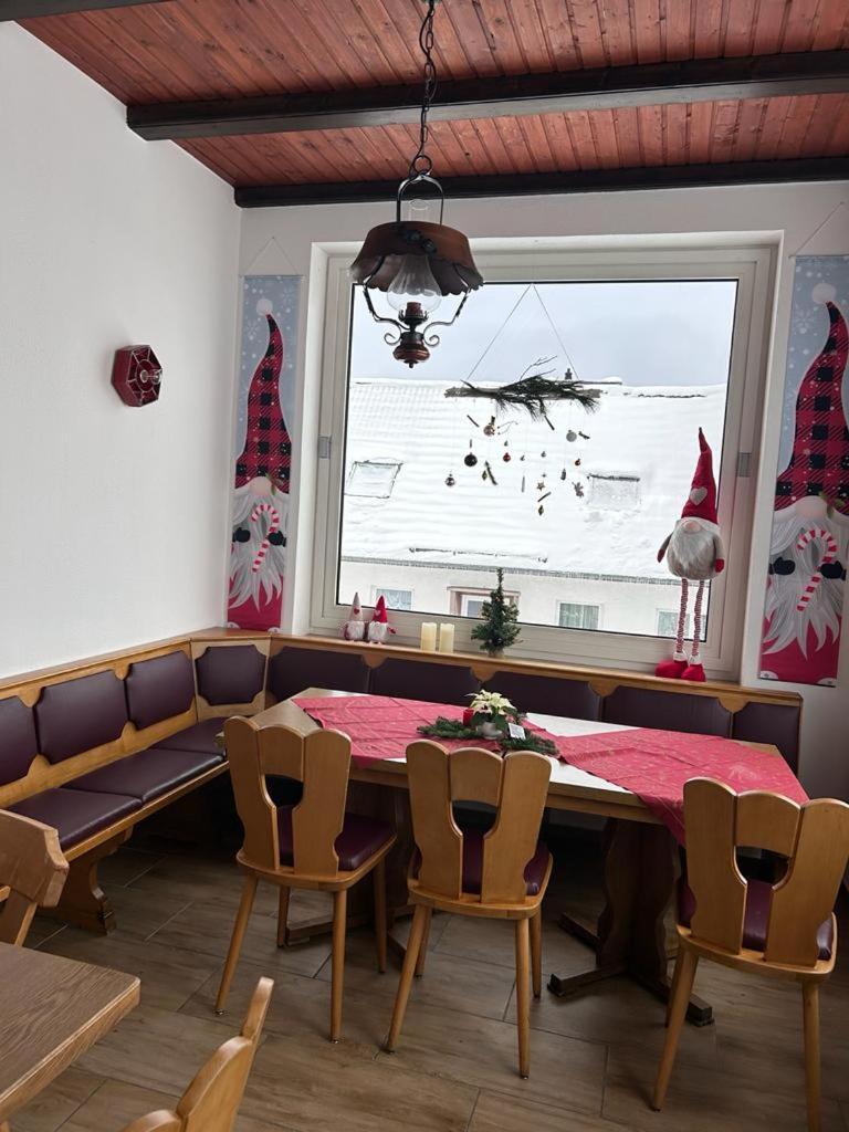 Haus Astenblick In Winterberg Fuer Bis Zu 35 Personen Fuer Wanderveranstaltungen Und Familienfeiern Exterior foto