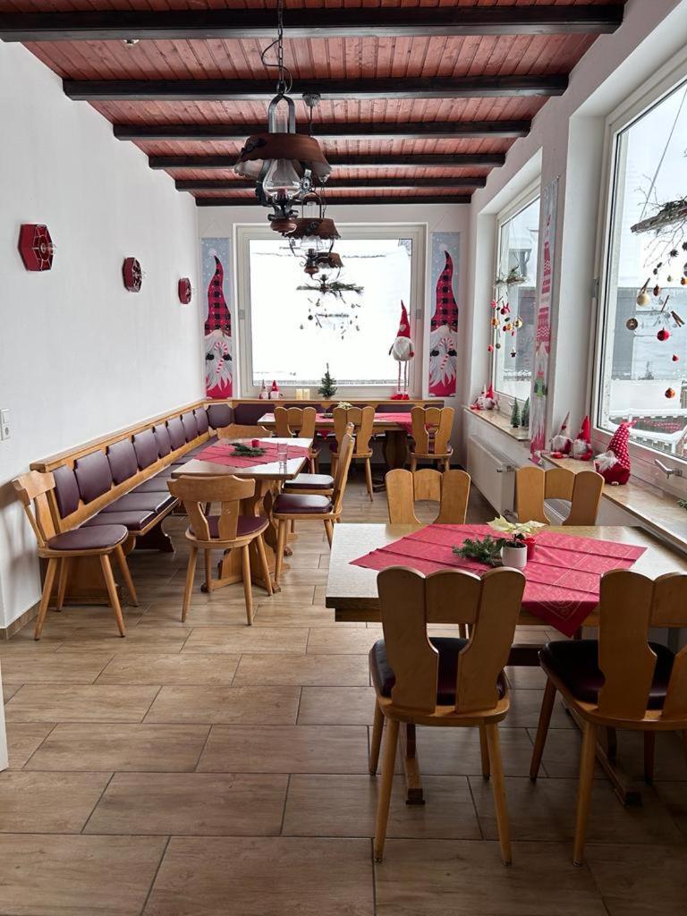 Haus Astenblick In Winterberg Fuer Bis Zu 35 Personen Fuer Wanderveranstaltungen Und Familienfeiern Exterior foto